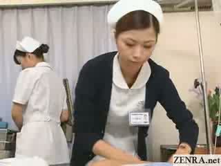 Jap 护士 practices 她的 手 工作 技术