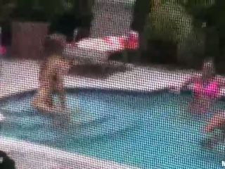 Guy filme trespassing teenageralter im seine pool