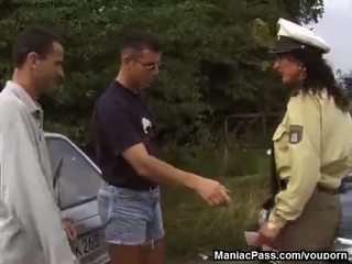 Traffic policininkas roadside doublefuck - nudecams.xyz