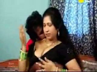Indiano tamil matura aunty scopata con suo boyfriend