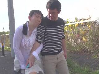 Pieauguša japānieši sieviete pushing sixty forgoes the mīlestība no viņai geriatric vīrs par cheap thrills ar a paramour