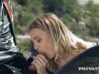 Private.com hadiah - seksi pengendara motor perempuan natalia starr gets sebuah air mani ejakulasi di wajah!