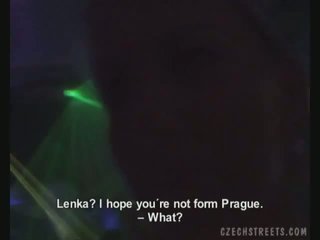 Lenka gets مارس الجنس في ال disco إلى نقد