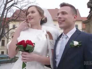 Hunt4k. мила наречена gets трахкав для готівка в передній з її groom порно відео