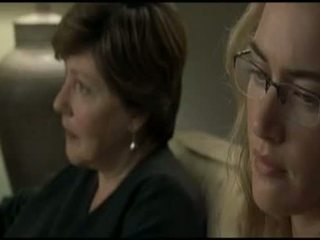 Kate winslet getting 彼女の フリーク 上の で 少し children