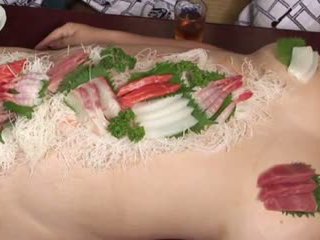 Sushi на азиатки бабичка