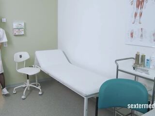 妇女 examination 同 lulu g 在 医院: 德语 色情 由 sextermedia